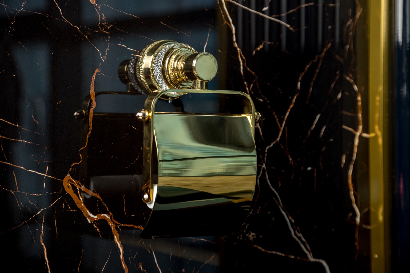 Держатель для туалетной бумаги с крышкой Boheme AURA Gold 10241-G