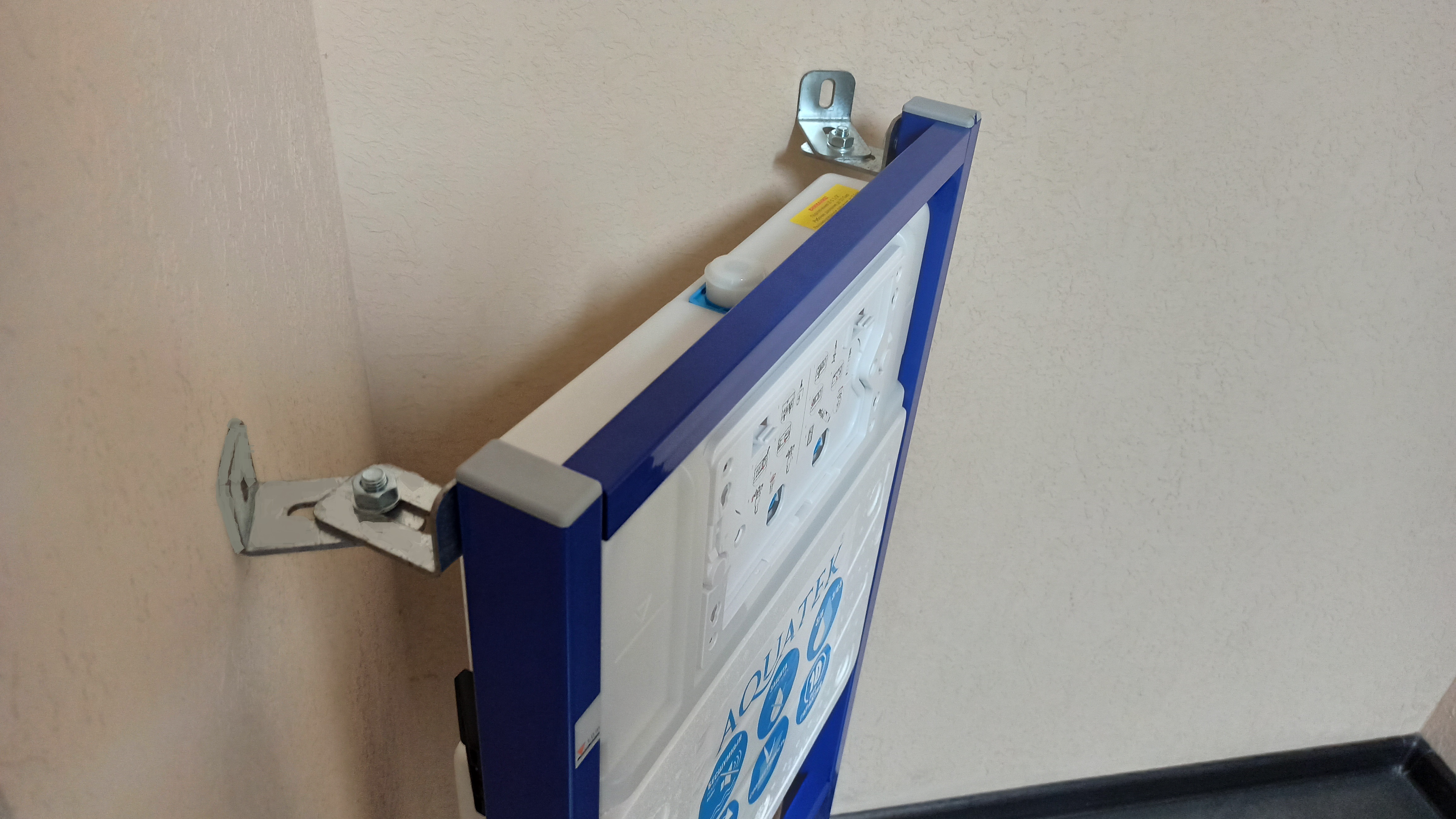 Комплект для креплений инсталляции к стене, угловой монтаж 75-105 мм