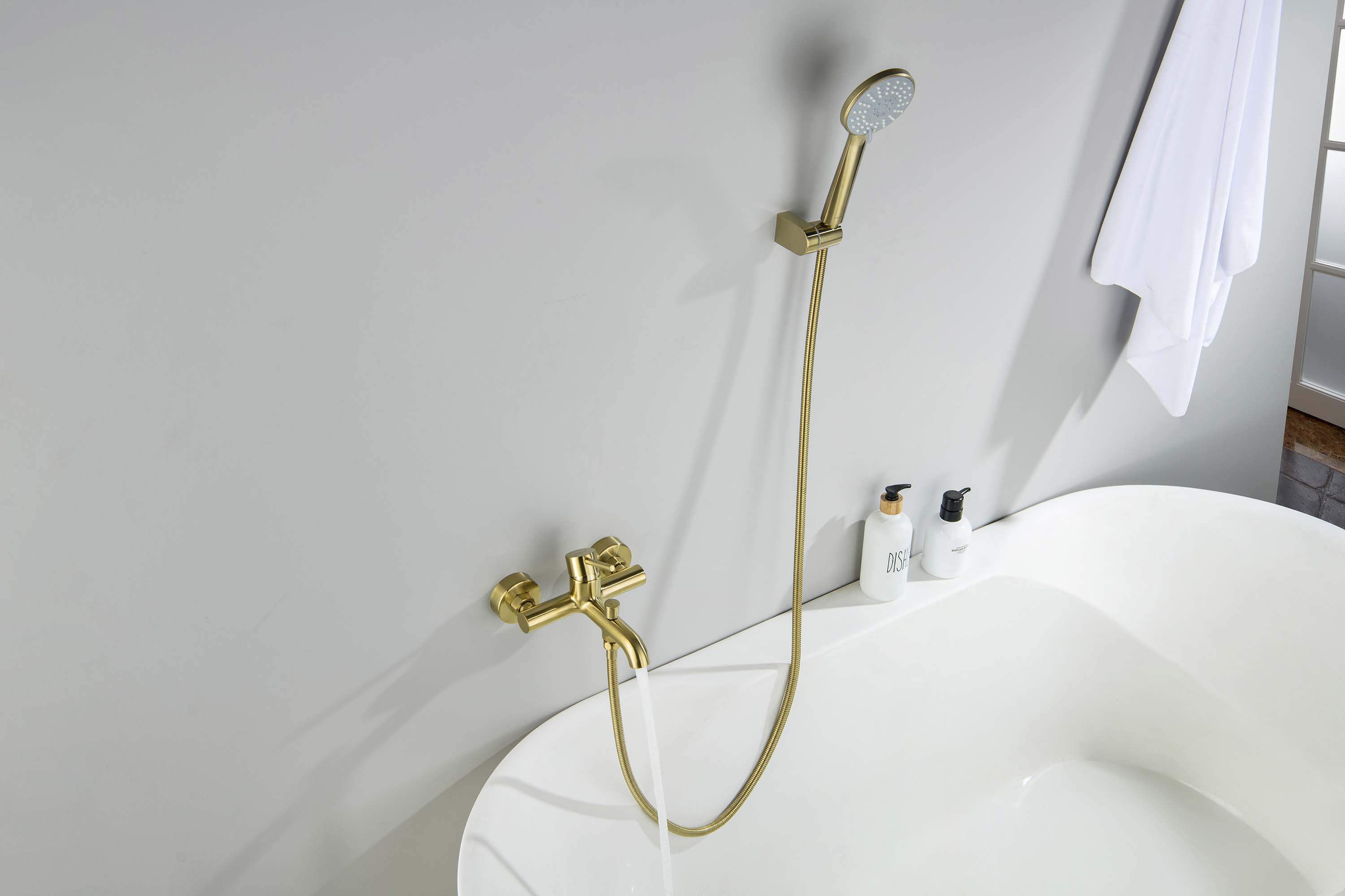 Смеситель для ванны с душевым набором Aquatek Европа AQ1349BG