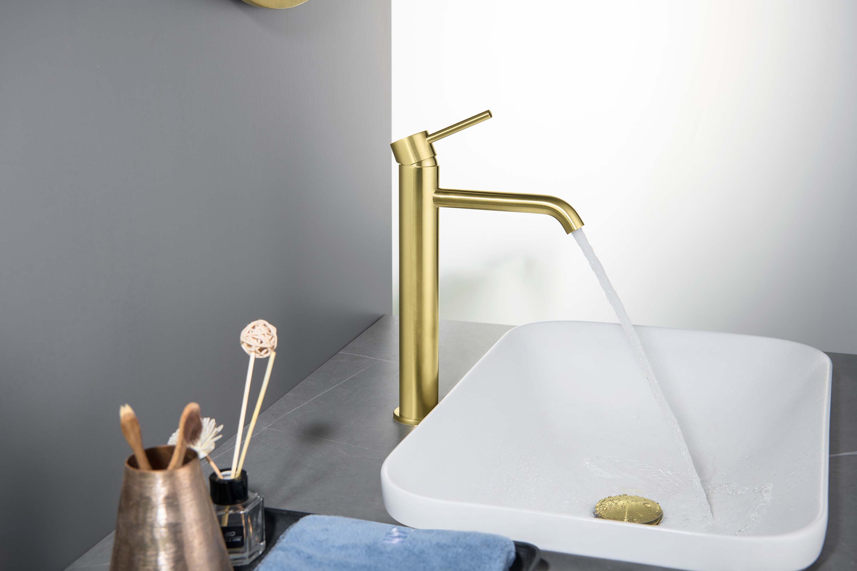 Смеситель Aquatek Европа 215 AQ1304BG для раковины