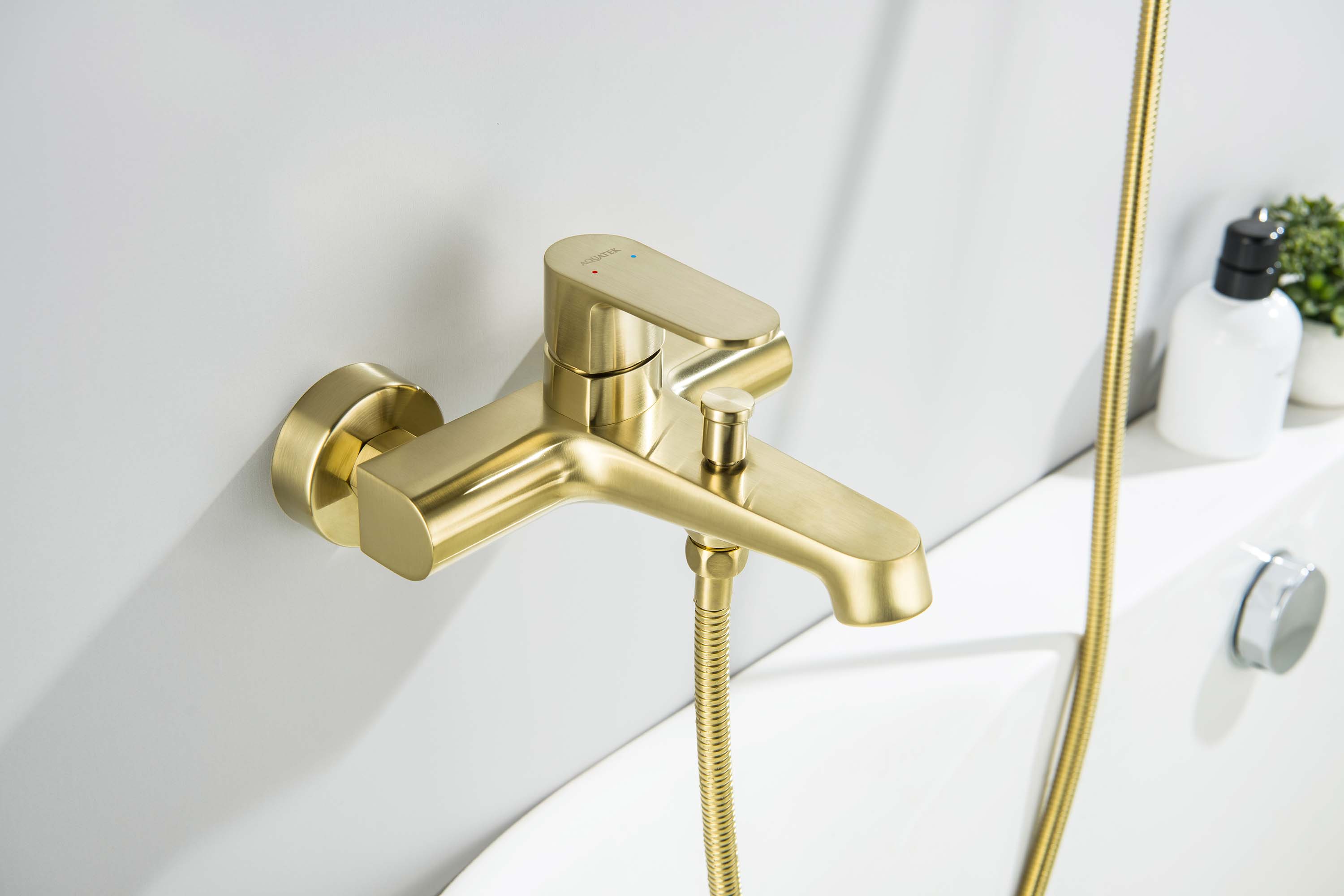 Смеситель Aquatek Оберон AQ1249BG для ванны с душевым набором