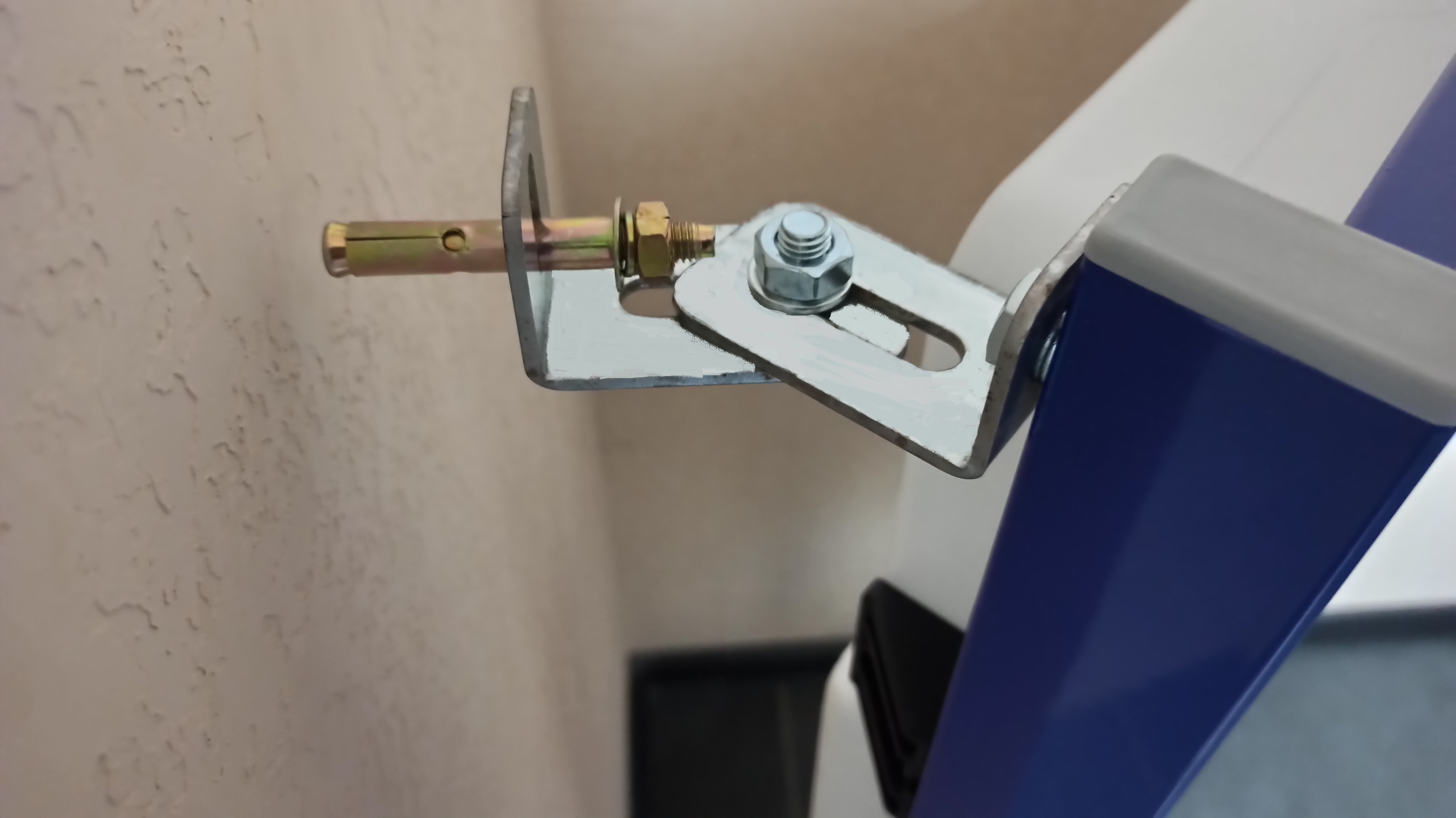 Комплект для креплений инсталляции к стене, угловой монтаж 75-105 мм