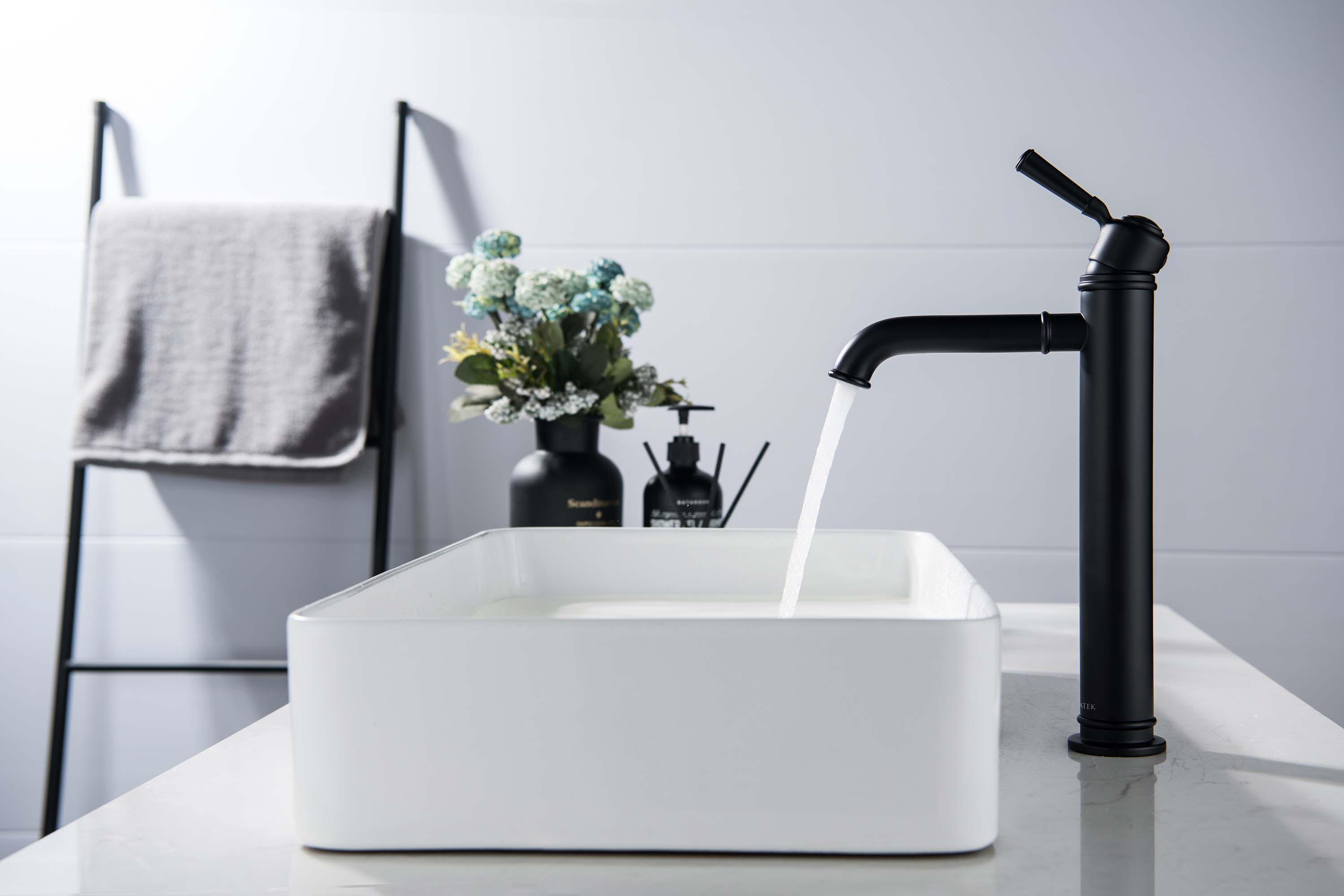 Смеситель Aquatek Классик 235 AQ1504MB для раковины