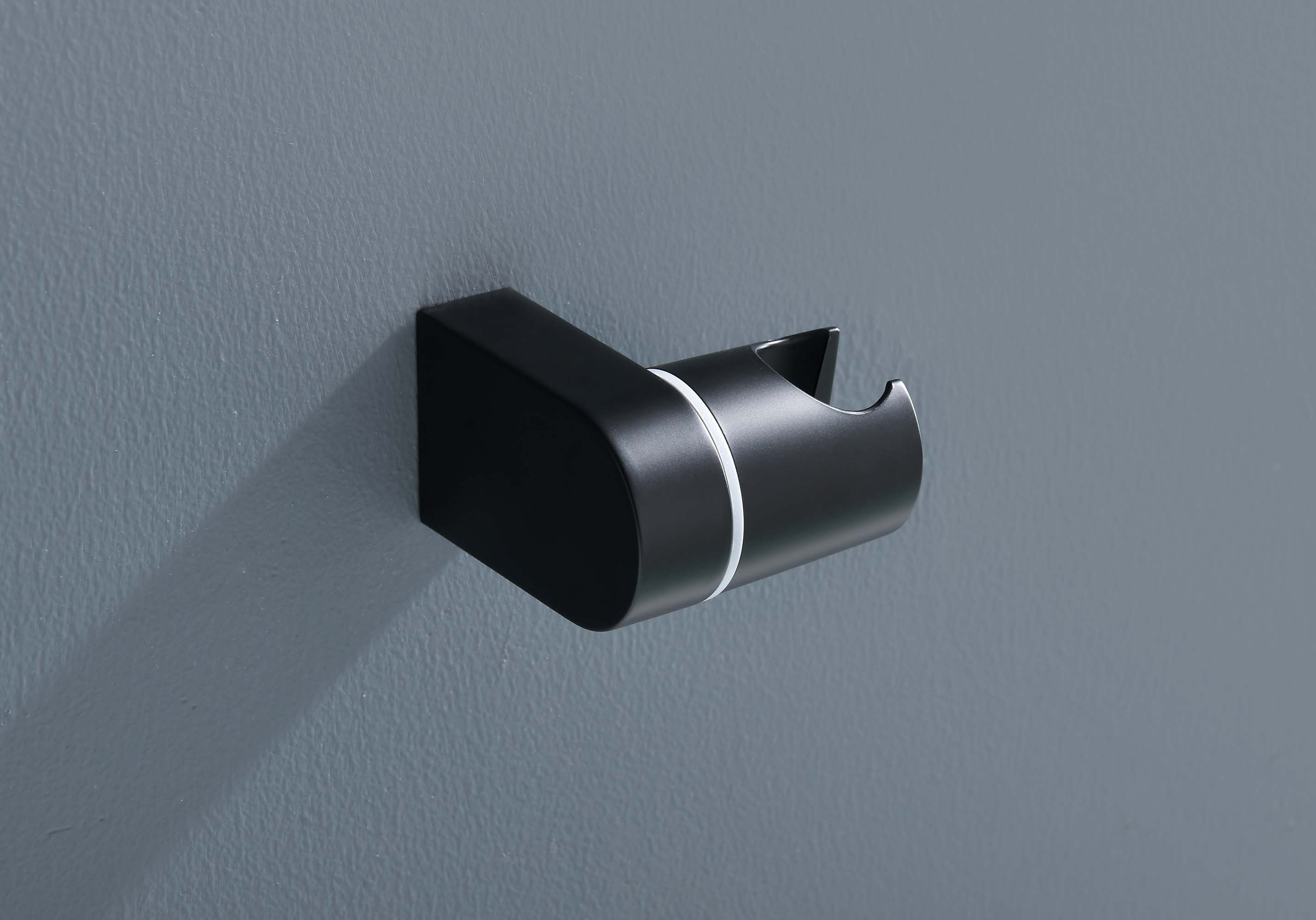 Смеситель Aquatek Оберон AQ1249MB для ванны с душевым набором