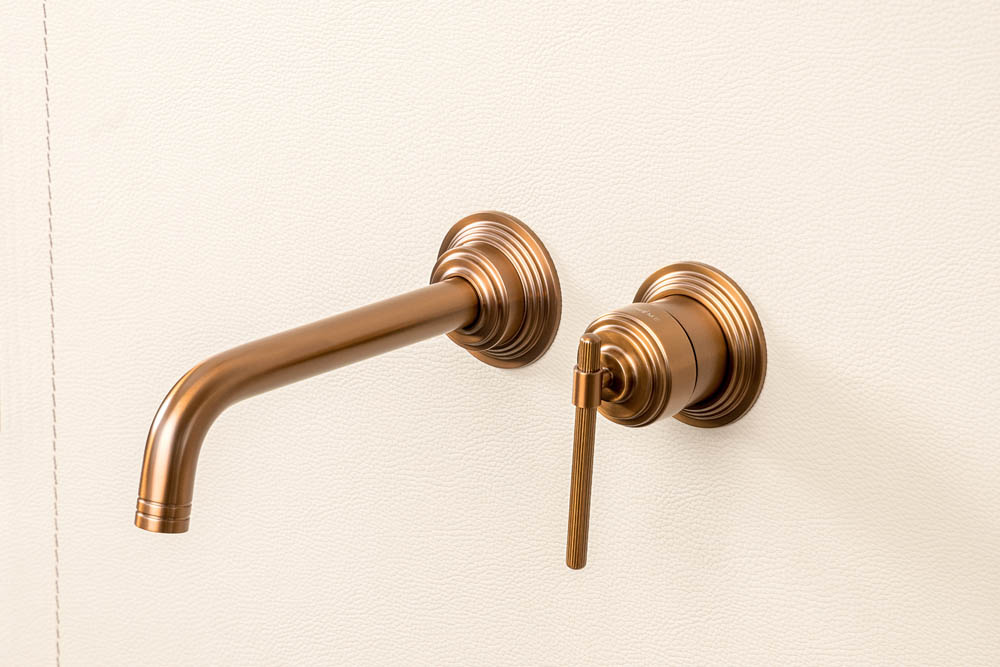 Смеситель для умывальника из стены, Boheme ETERNA BRUSHED BRONZE 175-BRB