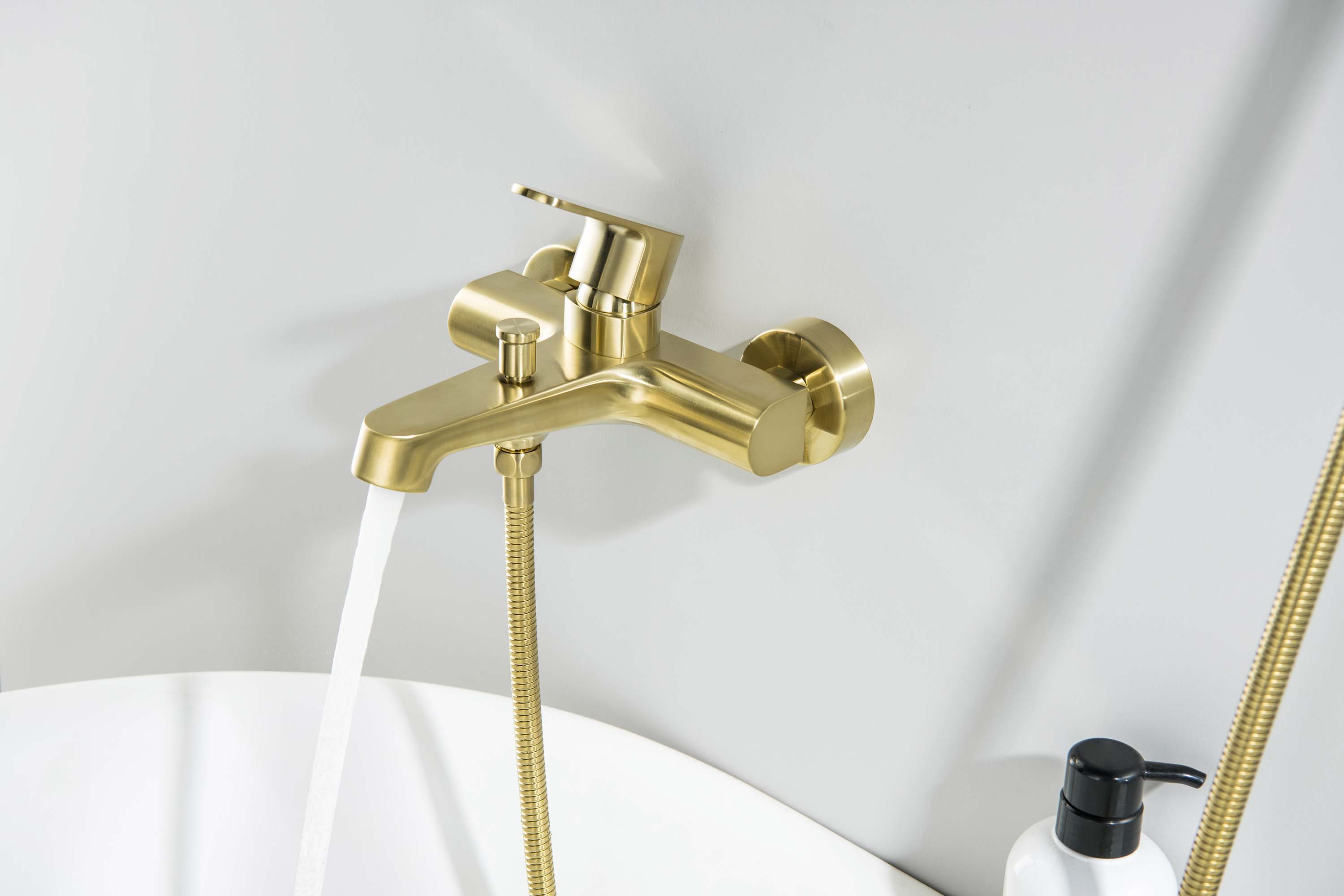 Смеситель Aquatek Оберон AQ1249BG для ванны с душевым набором