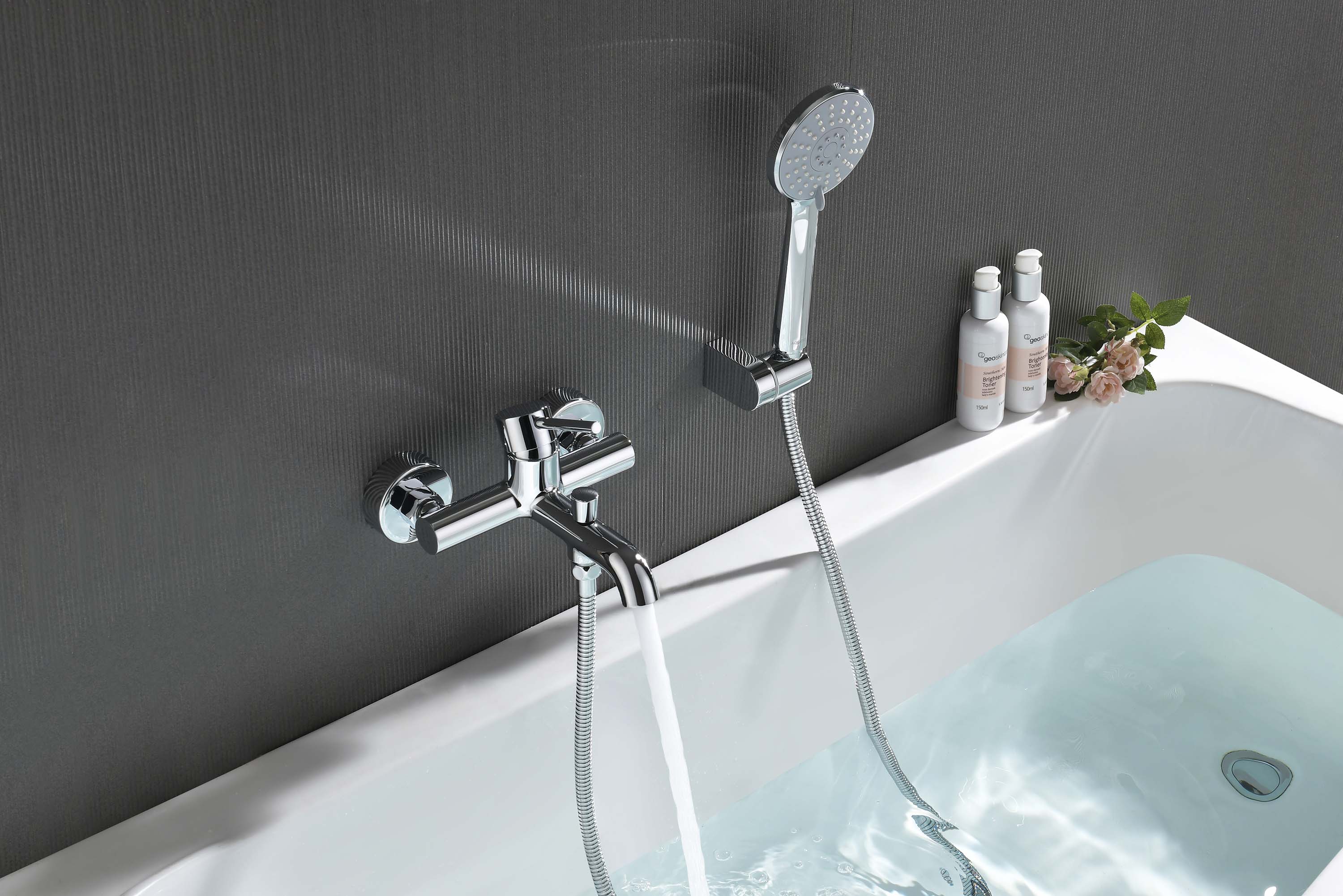 Смеситель Aquatek Европа AQ1349CR для ванны с душевым набором